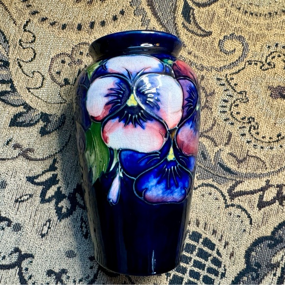 🔥Hosts Pick🔥Signed Moorcroft blue Pansy Vase - Picture 4 of 12